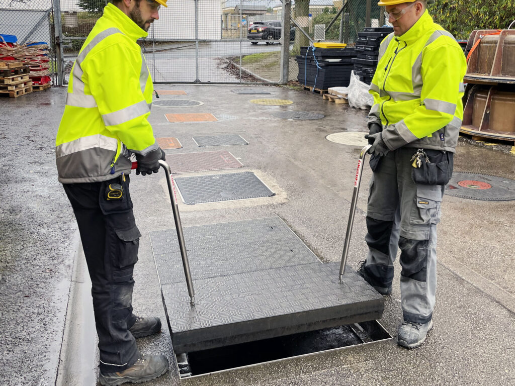 Fibrelite trough covers are designed to be safely and easily removed by two people Fibrelite trough covers are designed to be safely and easily removed by two people